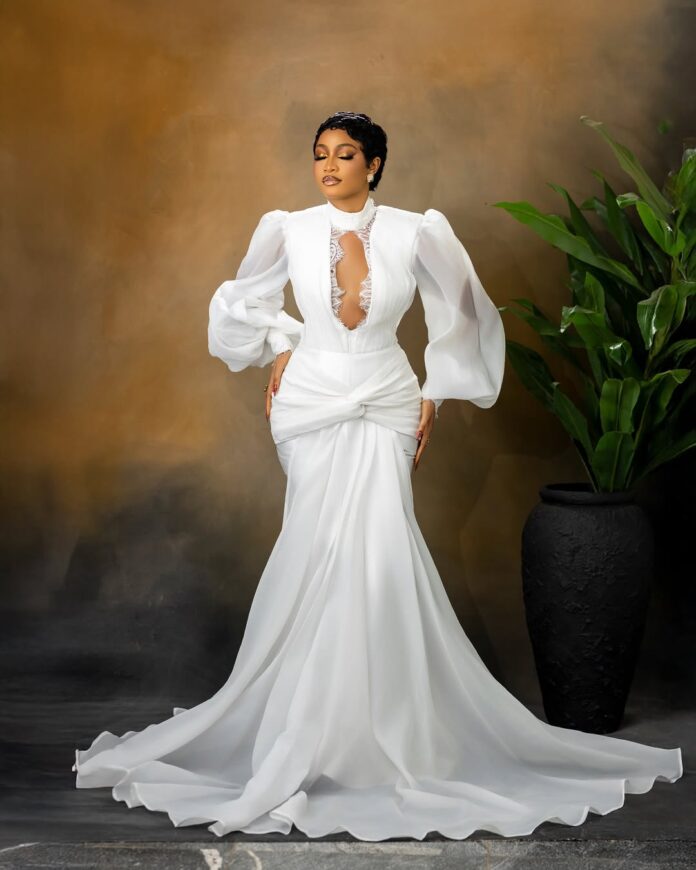 Stunning, Daring, Unforgettable! This Bridal Look Deserves A Spot On Your Moodboard