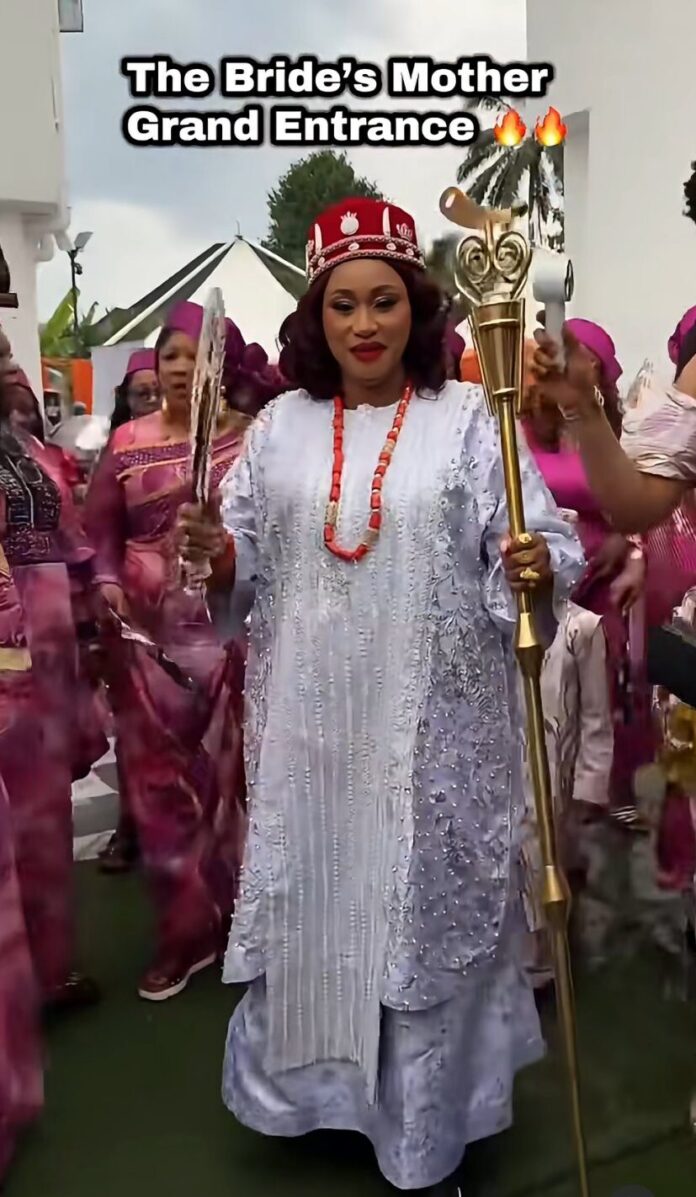 This Bride’s Mother Graced Her Wedding in True Regal style! See