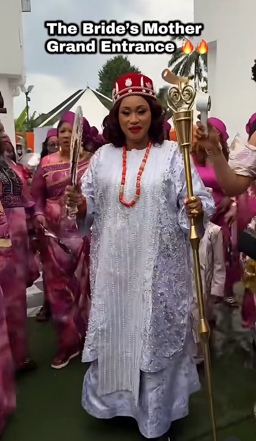 this-brides-mother-graced-her-wedding-in-true-regal-style-see.jpg This Bride’s Mother Graced Her Wedding in True Regal style! See