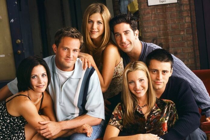 Lisa Kudrow reveals ‘Friends’ cast earns $20m in annual residuals 22 years after the show ended